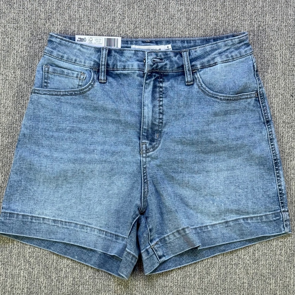 Rebecca Minkoff 90s Short High Rise Relaxed Fit Light Wash Denim Size 4 NWT